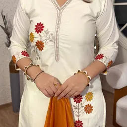 Siya Fashion Women Floral Embroidered Regular Thread Work Kurta with Trousers & With Dupatta image 4