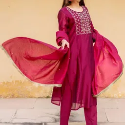Women Basket Women Ethnic Motifs Embroidered Regular Thread Work Kurta with Trousers & With Dupatta image 3