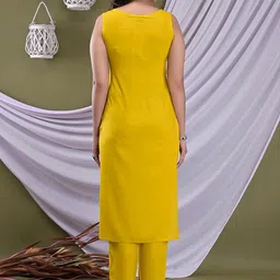 Clothy N Wave Floral Yoke Design Mirror Work Straight Kurta with Trousers image 3