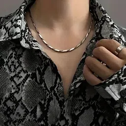 RUHI COLLECTION Unisex Silver-Plated Chain image 4