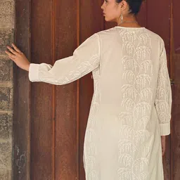 Chidiyaa Safed Oatmilk Floral Block Printed Round Neck Pure Cotton Kurti image 2