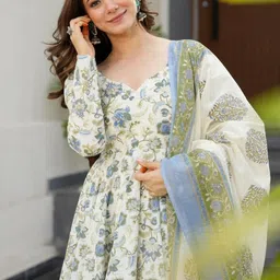 GLOSIA DESIGN Women Floral Printed Kurta with Palazzos & Dupatta image 5