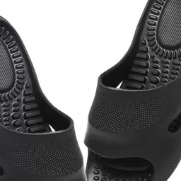 Feel alive Men Pack of 3 Lightweight Flip Flops image 3