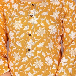 Rangita Women Floral Printed Kurta image 5