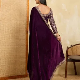 hutah Embroidered Banarasi Velvet, Cotton Blend Saree image 2