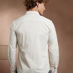 Campus Sutra Comfort Textured Spread Collar Casual Shirt image 2