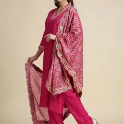 GEN Z TRENDS Women Ethnic Motifs Regular Gotta Patti Kurta with Trousers & With Dupatta image 2