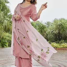 MINGORA Embroidered Round Neck Thread Work Straight Kurta With Trousers & Dupatta image 3