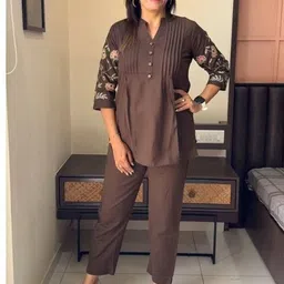 SRF JAIPUR Embroidered Mandarin Collar Tunic & Trousers Co-Ords-image-32