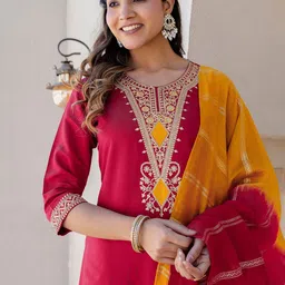 SANISA Floral Yoke Design Round Neck Sequinned Straight Kurta With Trousers & Dupatta image 5