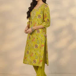 Libas Women Floral Printed Regular Thread Work Kurta & Trousers With Dupatta image 3