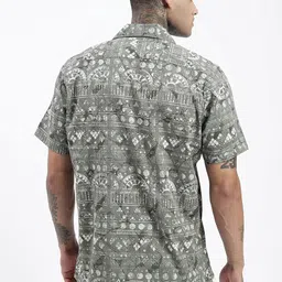 SHOWOFFFF Men Comfort Printed Casual Shirt image 2