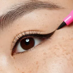 essence Line It Like A Pro! Long Lasting Eye Liner 1.2ml - Black 01 image 3