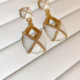 AKISON JEWELS Contemporary Drop Earrings-picture-32