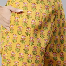 SAK JAIPUR Floral Printed Straight Kurta With Trousers image 4