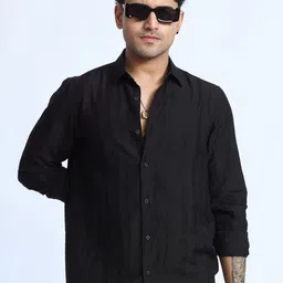 XKIND Men Textured Spread Collar Casual Shirt image 3