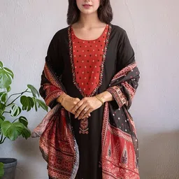 SZN Ethnic Motifs Embroidered Round Neck Thread Work Kurta With Trousers & Dupatta image 3