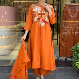 brand hill Women Floral Emboridered Regular Chanderi Silk Kurta with Trousers & Dupatta image 4