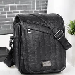 bagneeds Unisex Textured Messenger Bag image 1