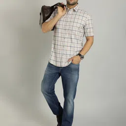 Indian Terrain Men India Slim Spread Collar Tartan Checked Cotton Slim Fit Casual Shirt image 5