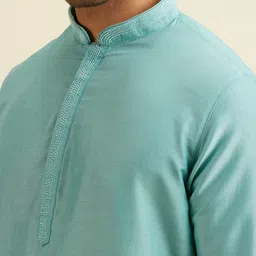 Manyavar Men Ethnic Motifs Embroidered Regular Thread Work Kurta and Pyjamas with Jacket image 3