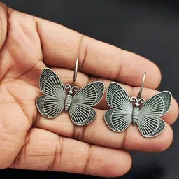 Hardin Style Animal Shaped Drop Earrings image 2