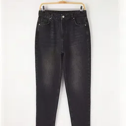 Trendyol Women Regular Fit Mid-Rise Light Fade Jeans-picture-15