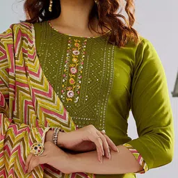 BAPS Women Floral Embroidered Regular Kurta with Trousers & Dupatta image 5