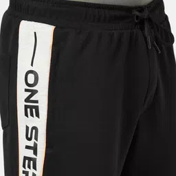 Ajile by Pantaloons Men Colourblocked Mid-Rise Joggers image 3