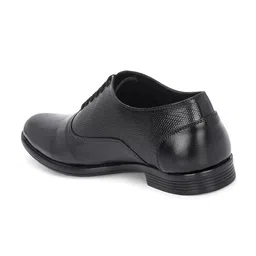 Mactree Men Leather Textured Formal Oxfords image 3