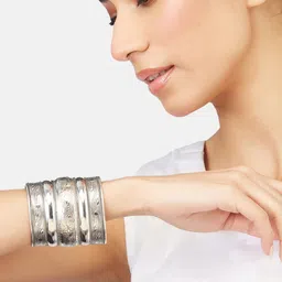 ATIBELLE German Silver-Plated Floral Textured Round Shaped Bangle image 5