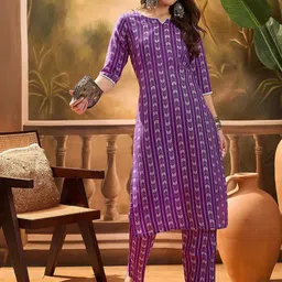 sangria Women's Printed Straight Kurta & Trousers image 2