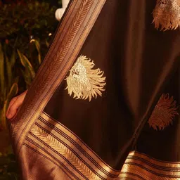 CANIZZARO Woven Design Zari Silk Blend Handloom Banarasi Saree image 4