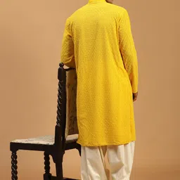 SHRESTHA BY VASTRAMAY Men Ethnic Motifs Embroidered Chikankari Kurta with Patiala image 2