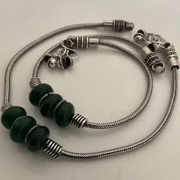 MOHATI Women Set of 2 Brass Silver-Plated Green Stone Artificial Beaded Anklet image 5