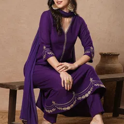 DIVASTRI Floral Embroidered Zari Work V-Neck Anarkali Kurta With Trousers With Dupatta image 4