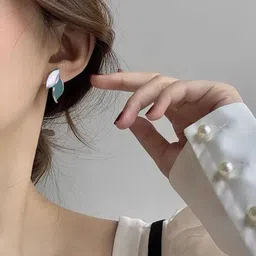 Krelin Silver-Plated Antique Leaf Shaped Studs image 3