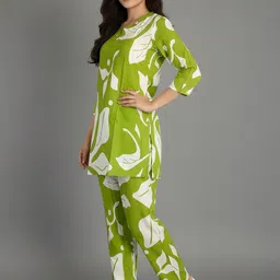 Ruvii Printed V-Neck Top & Trousers Co-Ords Set image 4