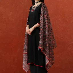 QSH Floral Yoke Design Tieup Neck Straight Kurta With Trousers & Dupatta image 3