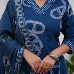 CREEPER Women Printed Regular Thread Work Kurta with Trousers & With Dupatta image 3