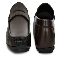 Aaeshu Men Synthetic Leather Loafers image 4
