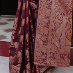 divastri KALINI Floral Woven Design Saree With Unstitched Blouse Piece image 3