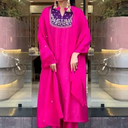 DIVASTRI Embroidered Mandarin Collar Thread Work Straight Kurta With Patiala & Dupatta image 4