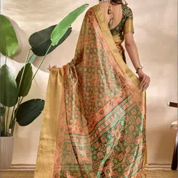 Aamish fashion Ethnic Motifs Silk Blend Handloom Saree image 4