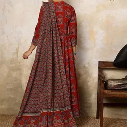 GEKHA Women Floral Printed Regular Thread Work Pure Cotton Kurta with Trousers & With Dupatta image 5