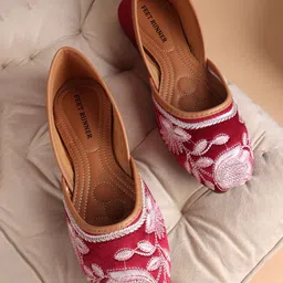 Ethnic Embroidred Jutis and Mojaris Bellies For Women-image-18