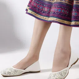 retro walk Bellies For Women image 2