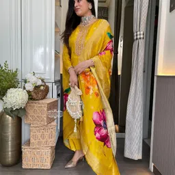 solenza Women Embroidered Viscose Rayon A-line Kurta image 5