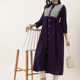 Mandvi Geometric Yoke Design Thread Work Pleated Anarkali Kurta image 4