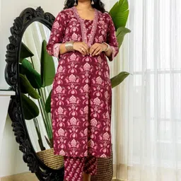 NAINVISH Floral Printed V-Neck Straight Kurta With Trousers And Dupatta image 4